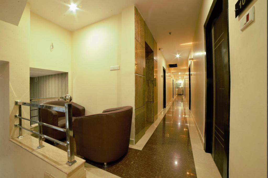 Grand Parkway,Tambaram,2 star