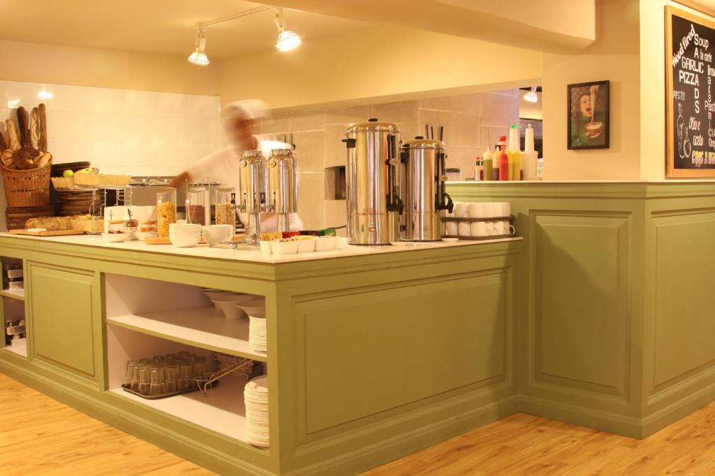 Bloomrooms @ New Delhi Railway Station,Paharganj,3 star