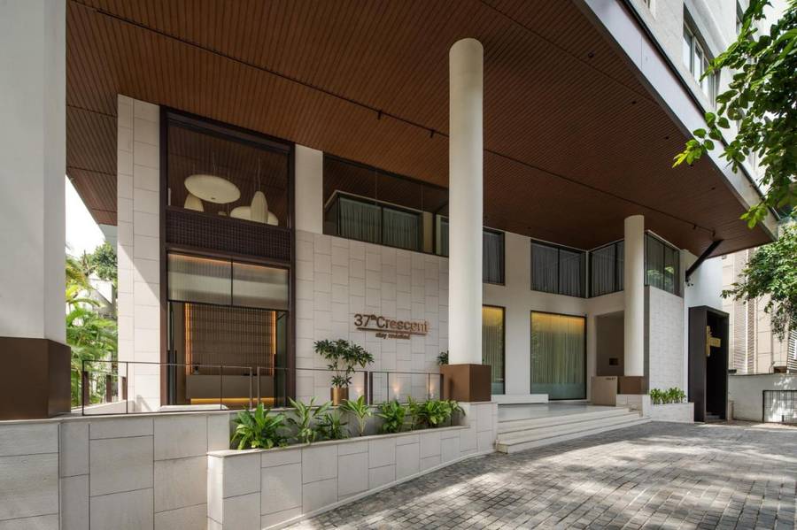 37Th Crescent Hotel,Gandhi Nagar,4 star