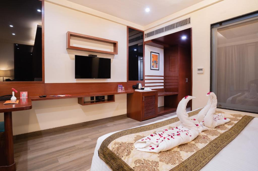 Spree Hotel Jaipur,Bani Park,4 star